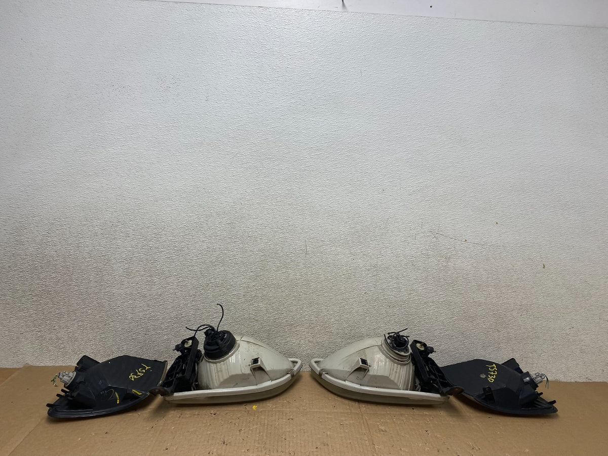 2001 2002 2003 Toyota Sienna Left+Right Side Set Headlights Halogen T5730 DW12