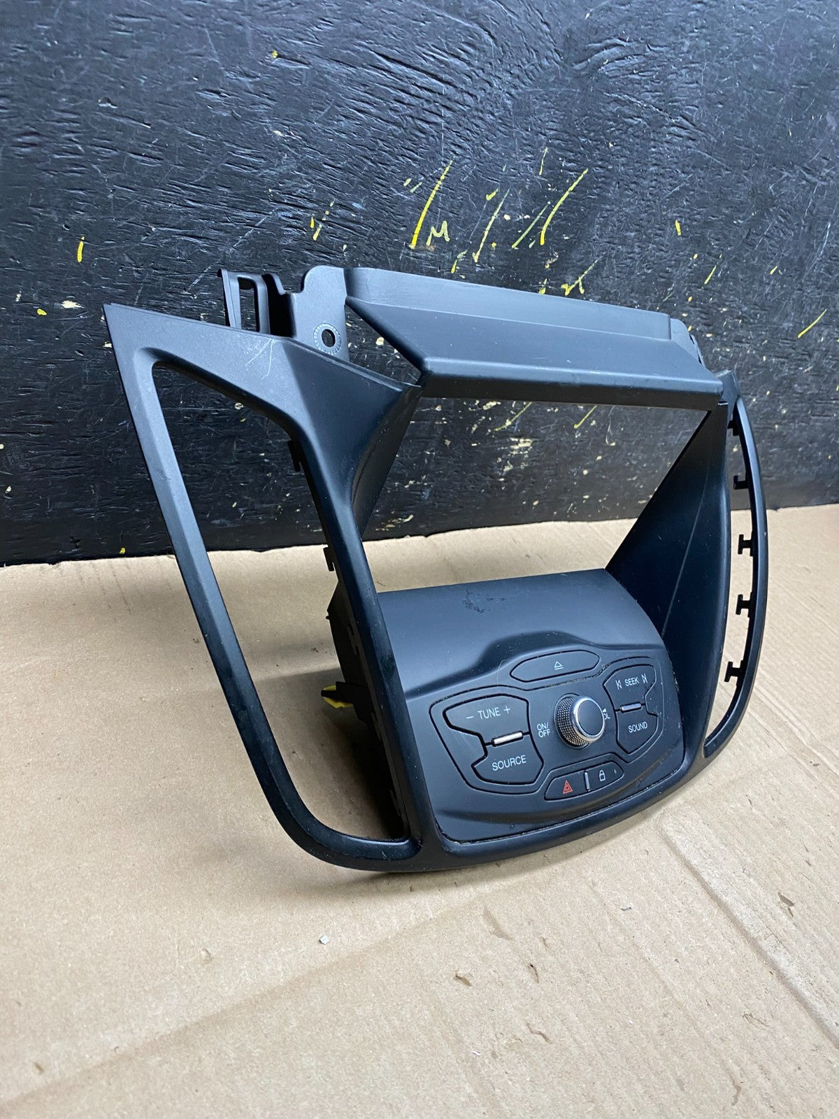 2013 to 2016 Ford Escape Dash Radio Control Panel Bezel cj54-18835 AA4708 DG2