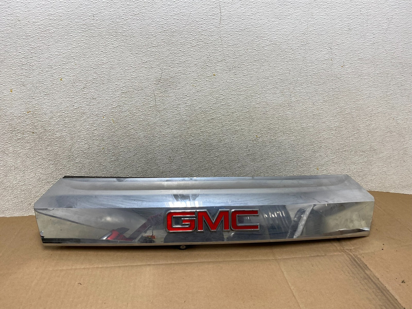 2010 to 2015 Gmc Terrain Lift Gate Handle Trim Back Up w/Camera Molding G6845 DG0