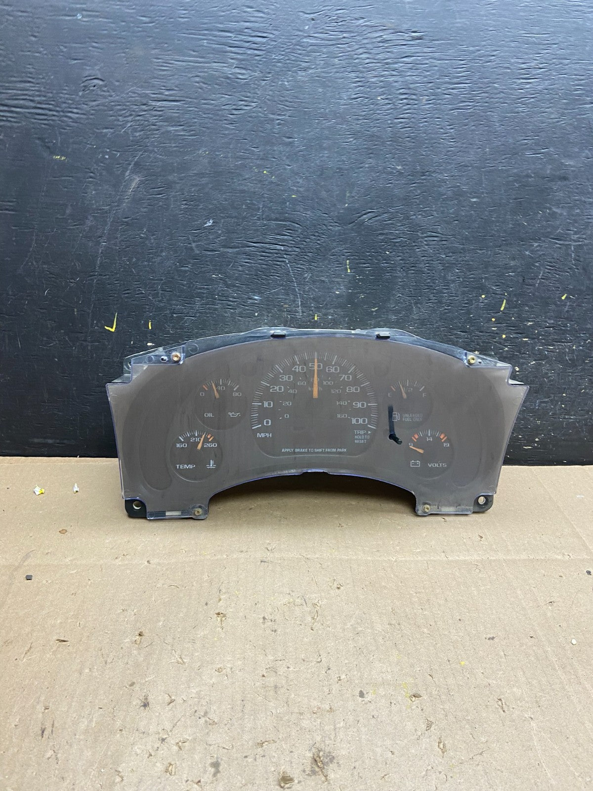 1996 to 2002 Chevrolet Express Speedometer Cluster Gauge U4697 DG0