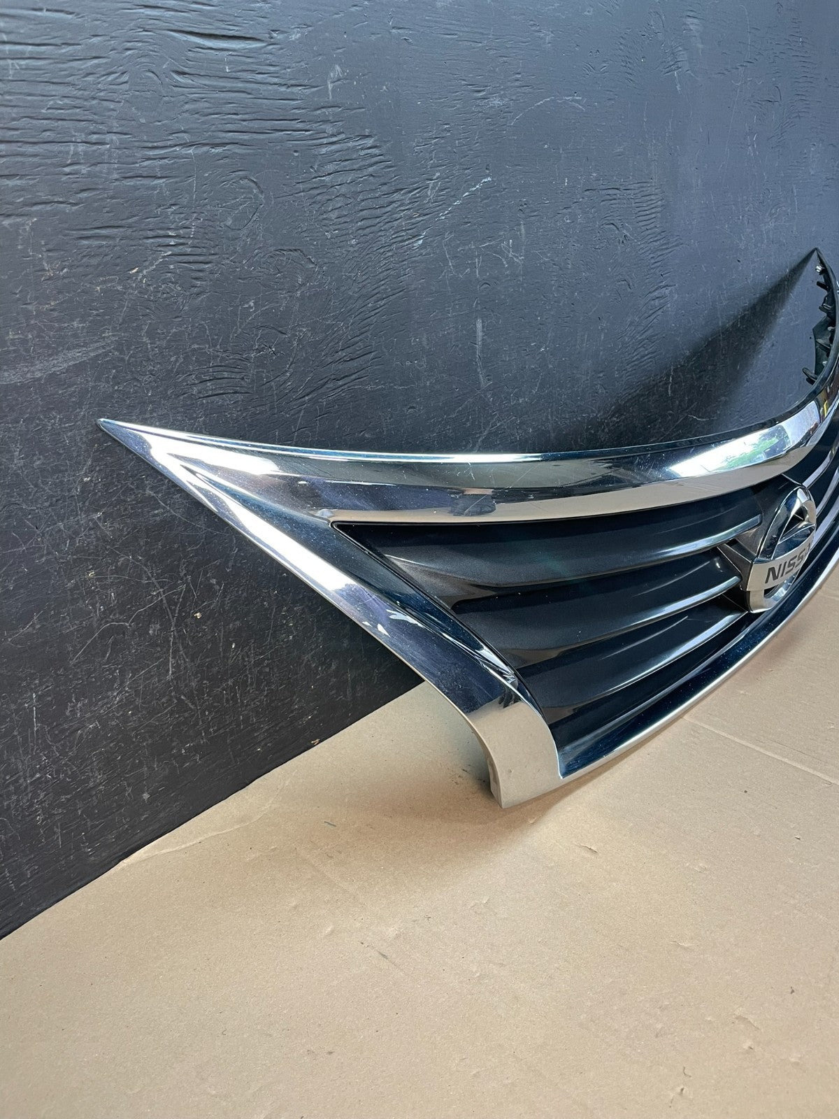 2013 to 2015 Nissan Altima Front Upper Grill Grille Sedan AD8377 DG2