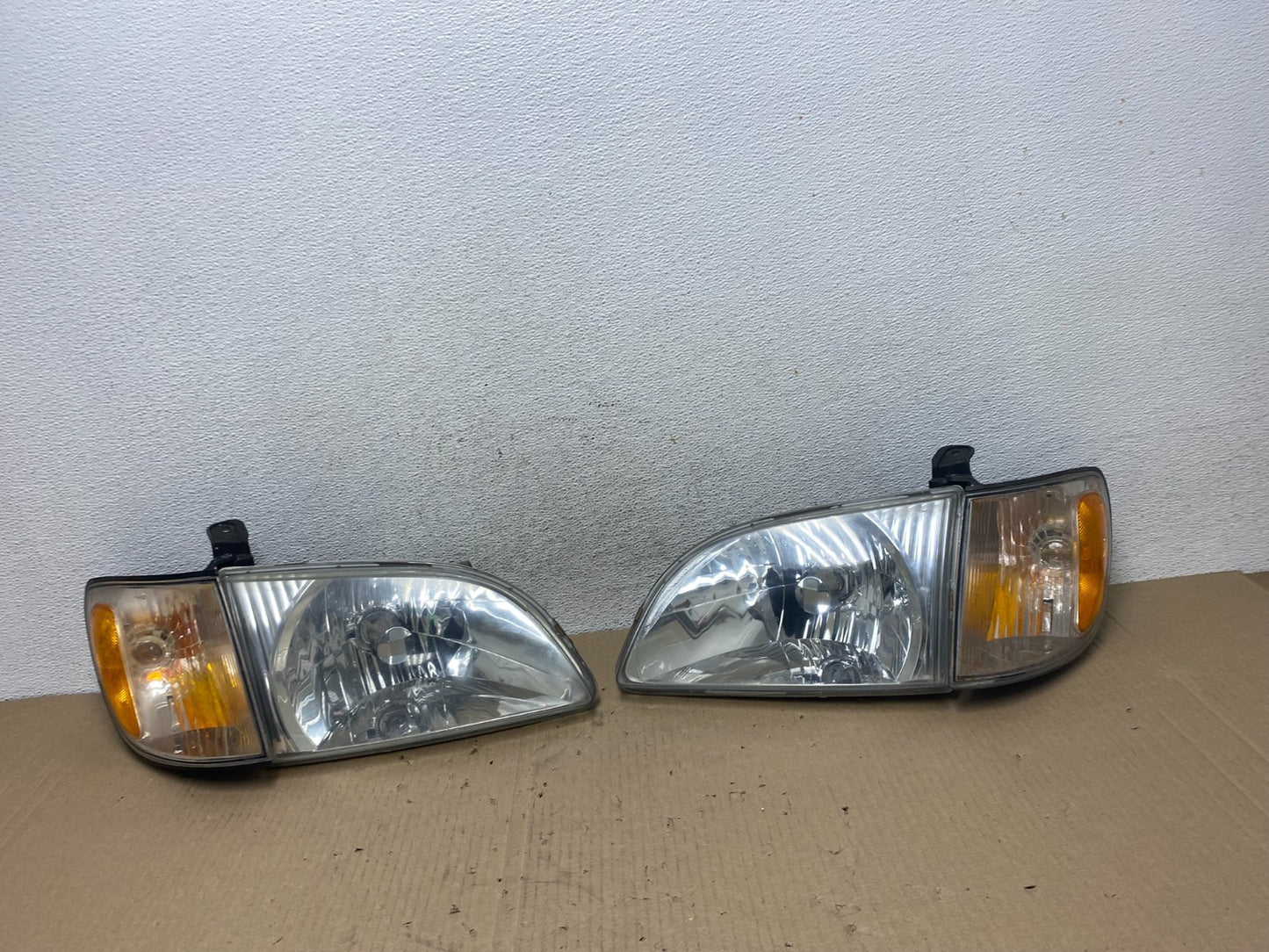 2001 2002 2003 Toyota Sienna Left+Right Side Set Headlights Halogen AE9578 DW0