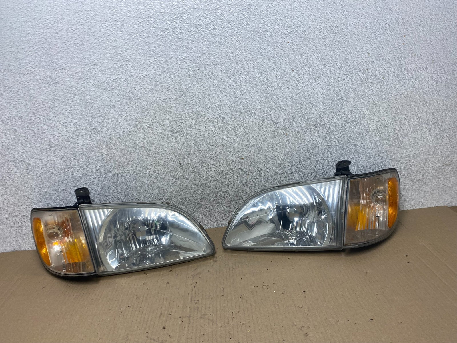 2001 2002 2003 Toyota Sienna Left+Right Side Set Headlights Halogen AE9578 DW0