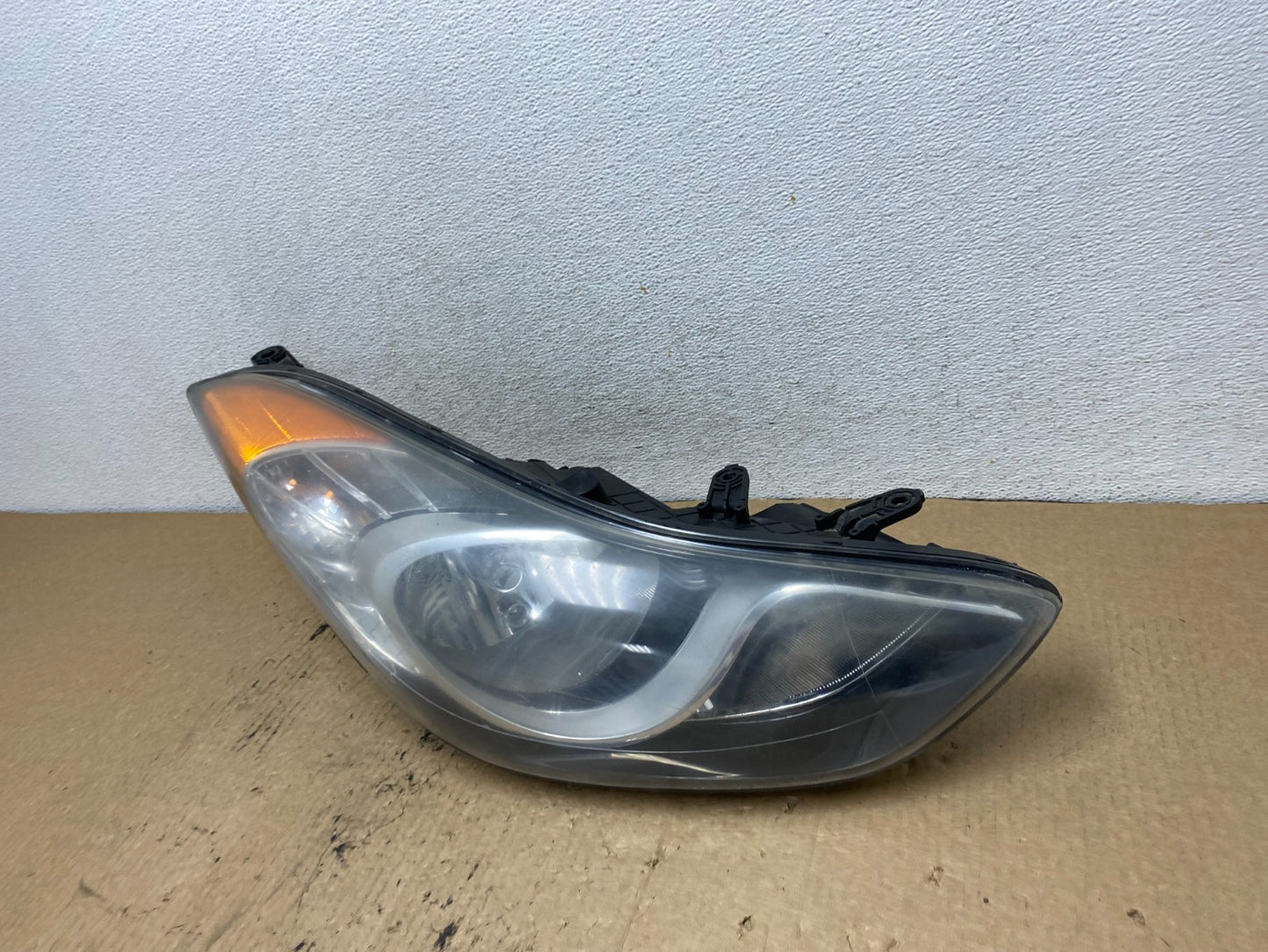 2011 2012 2013 Hyundai Elantra Right Passenger Headlight AG2375 DW1