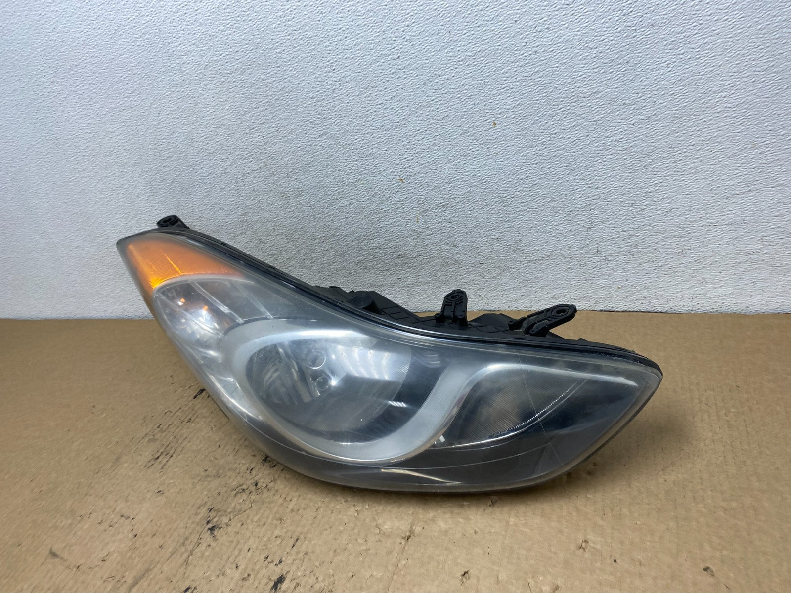 2011 2012 2013 Hyundai Elantra Right Passenger Headlight AG2375 DW1