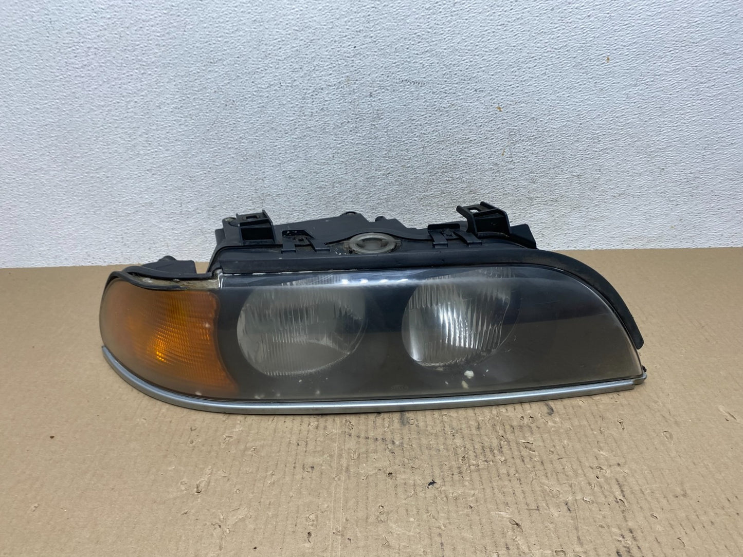 1997 - 2000 BMW E39 5 Series Headlight Right Passenger RH Halogen AE7077 DW0