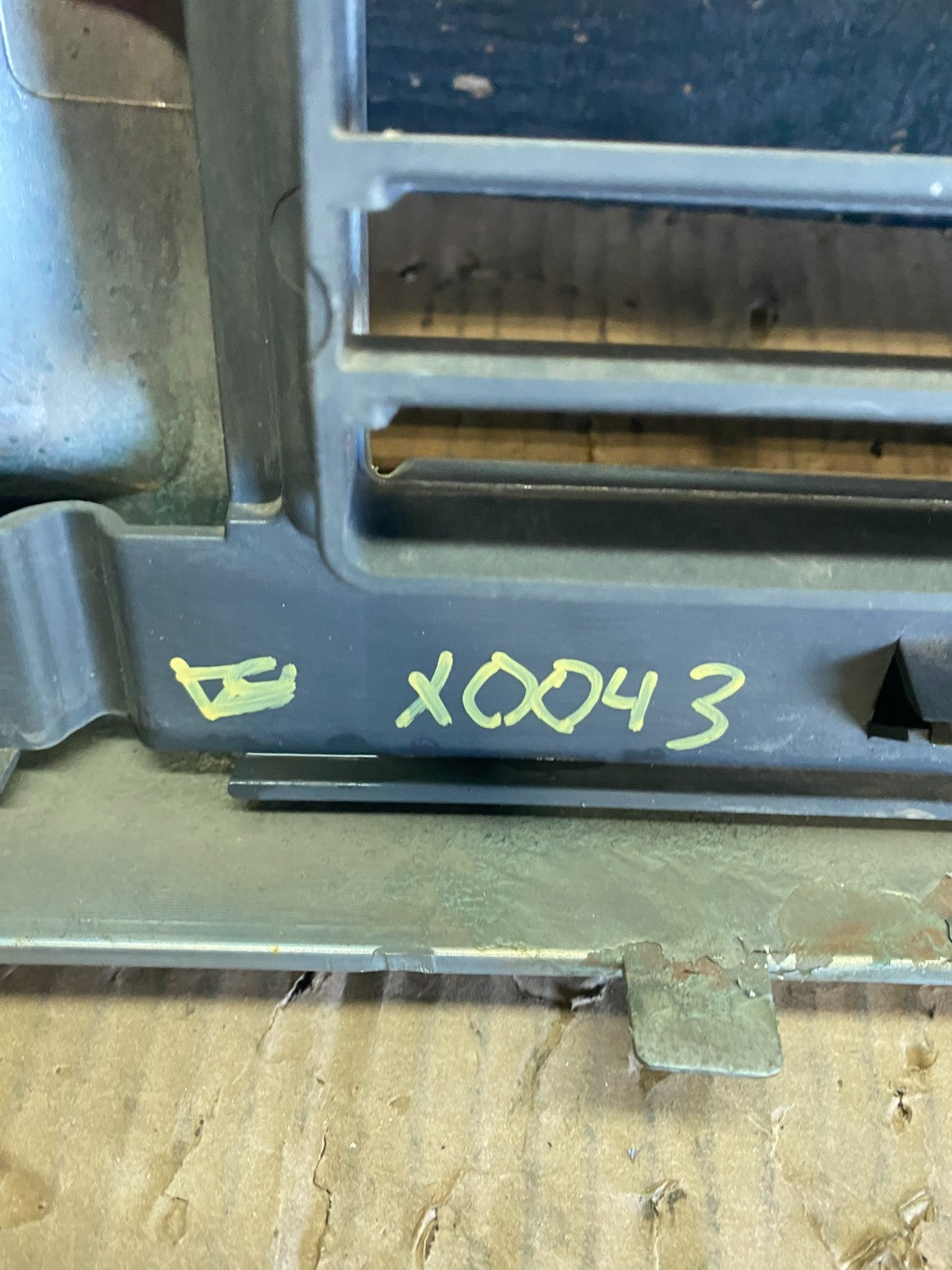 2008 to 2014 Ford Econoline E150 E250 Front Upper Chrome Grill Grille x0043 DG14