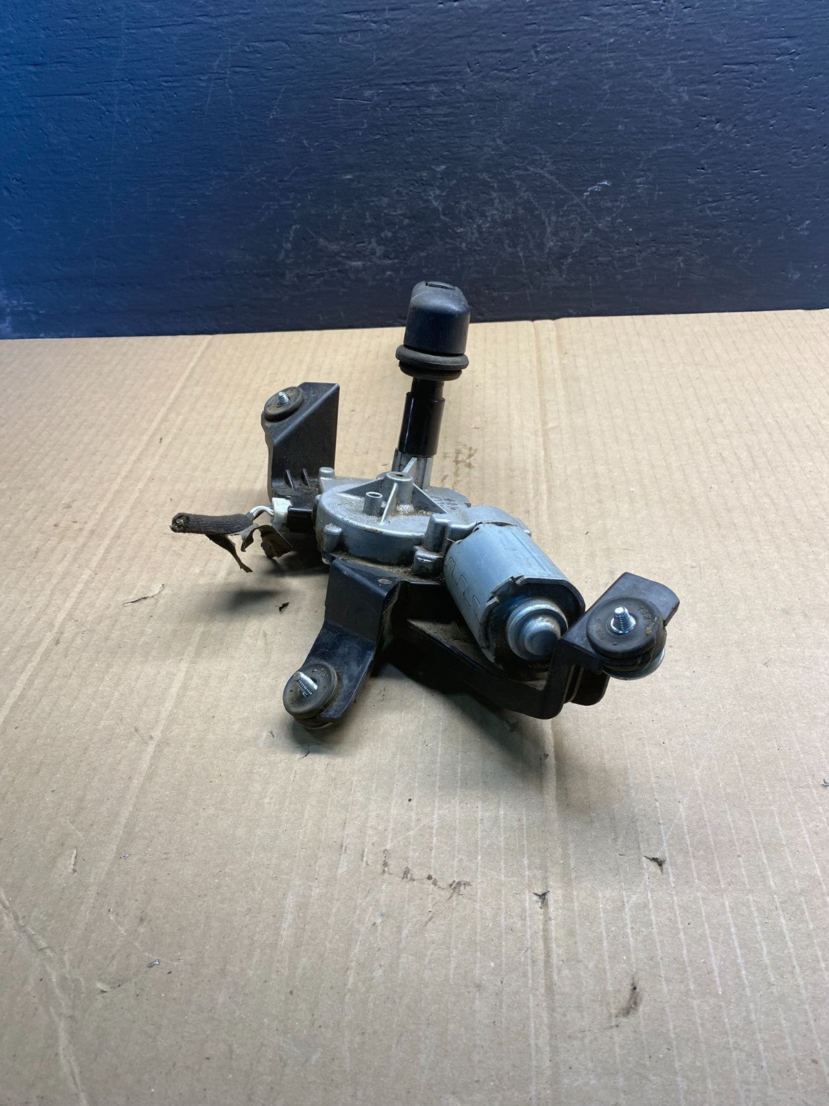 2016 - 2018 Kia Sorento Rear Glass Windshield Wiper Motor AC0869 DG4