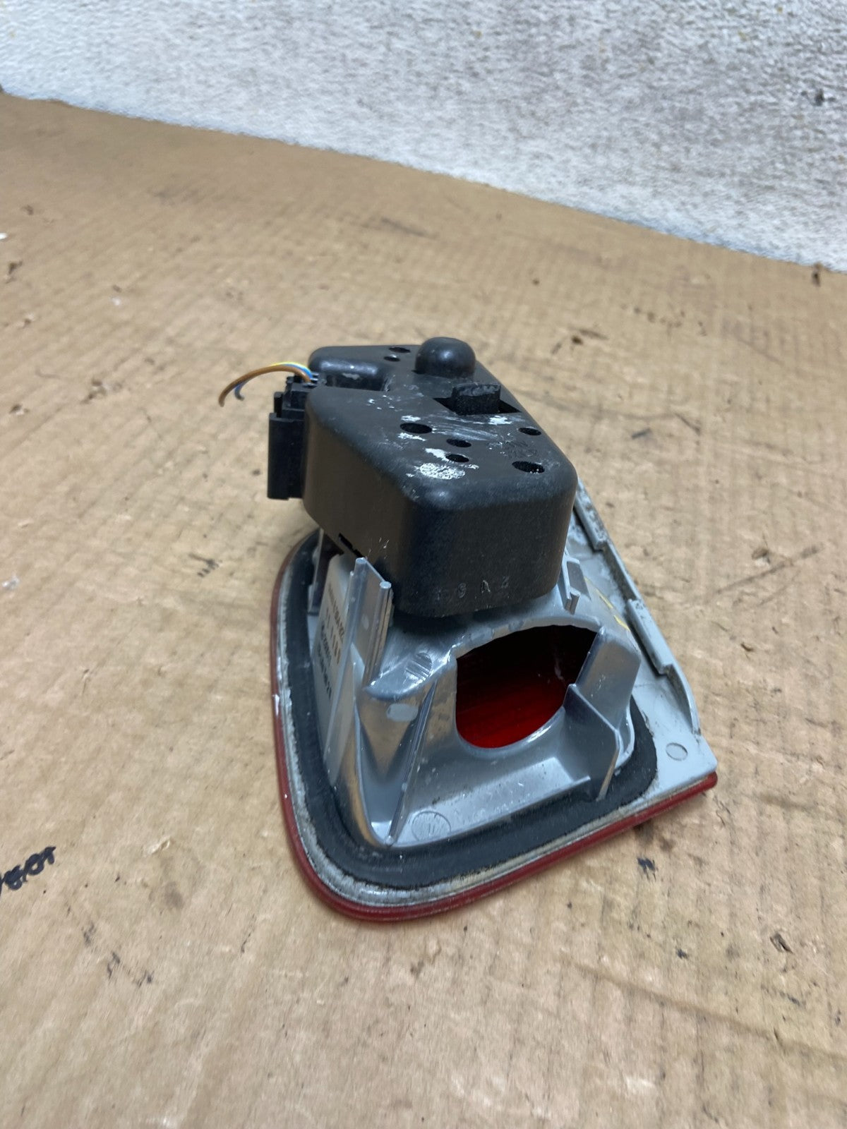 1998 - 2001 BMW 3 325i E46 Series Left Driver LH Inner Tail Light AI8151 DW6