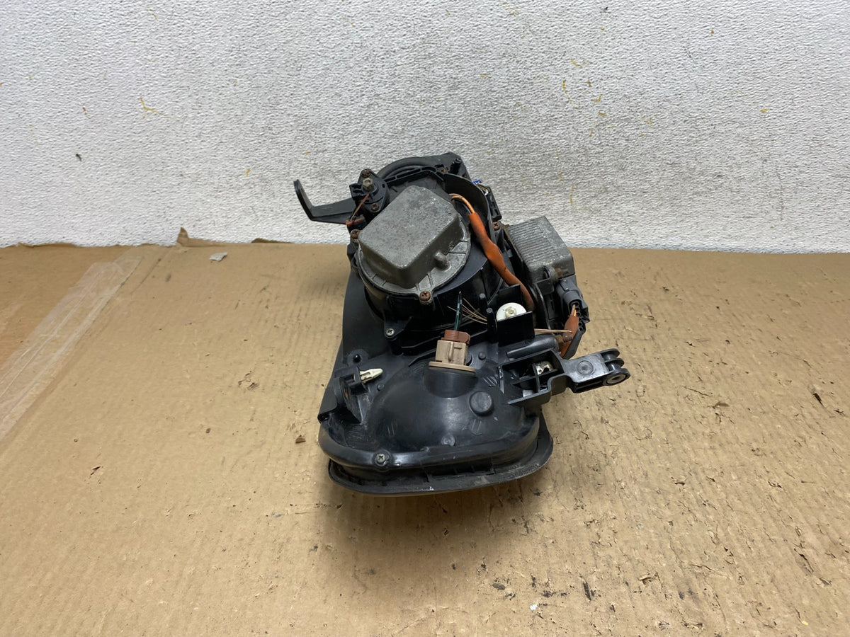 2002 to 2004 Infiniti I35 Left Driver LH Side Headlight Xenon AH2953 DW7