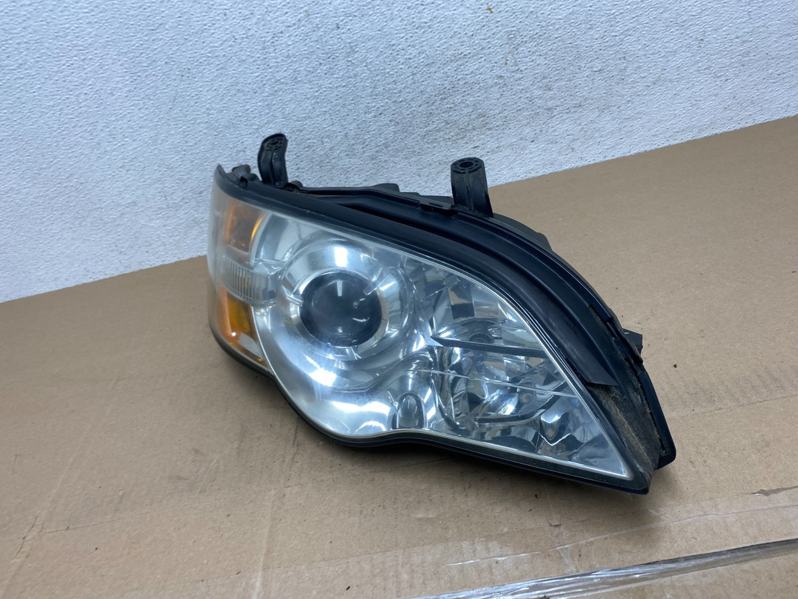 2006 to 2007 Subaru Legacy Right Passenger RH Side Headlight AE6663 DW1