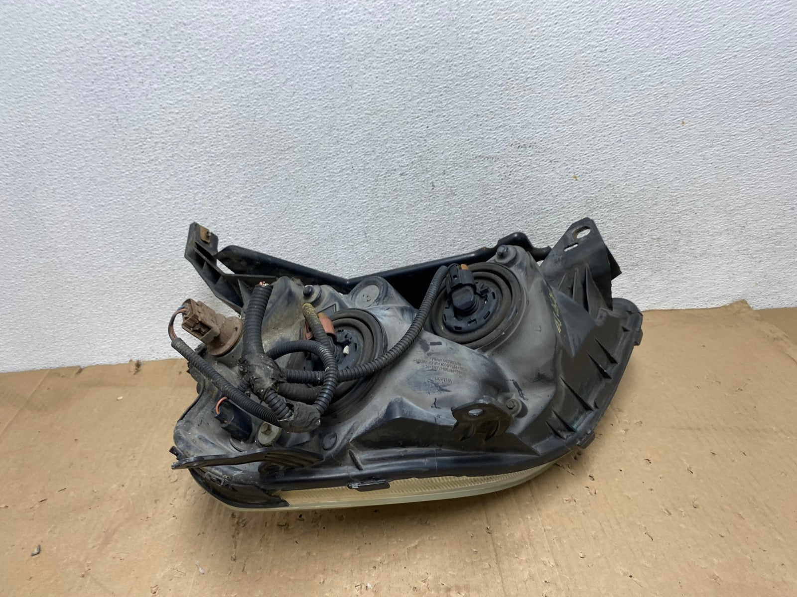 2005 to 2007 Ford Five Hundred Halogen Right Passenger Side Headlight AE9284 LK6