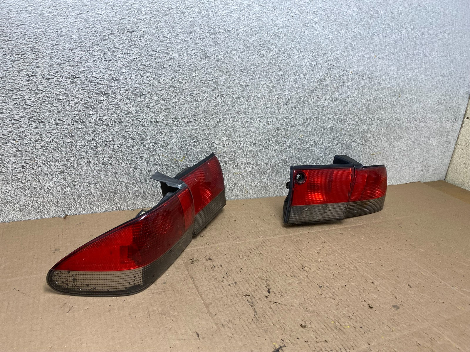 1994 to 1998 Saab 900 & Turbo Left+Right Side Tail Lights W0877 DW2