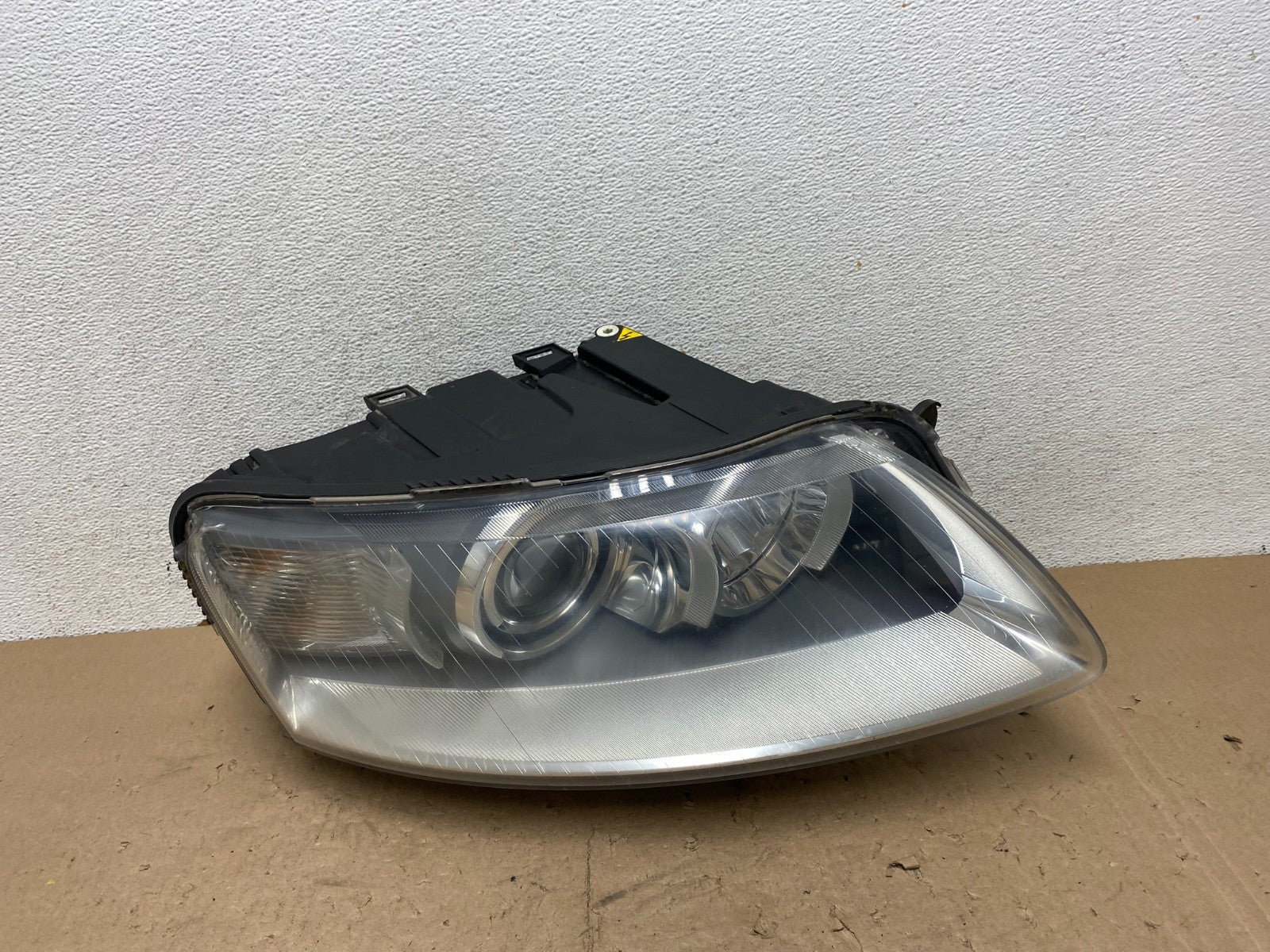 2005 to 2008 Audi A6 Right Passenger Side Headlight Xenon HID AG5679 DW0