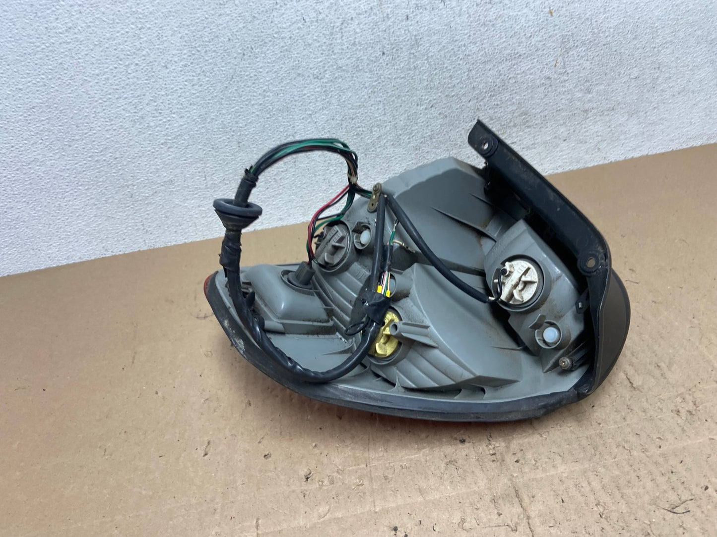 2001-2004 Hyundai Santa Fe Left Driver LH Side Tail Light AE6566 LK5