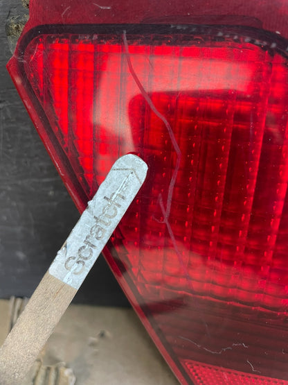 2003 2004 2005 Mercury Grand Marquis Trunk Lid Center Tail Light AE3730 DG3