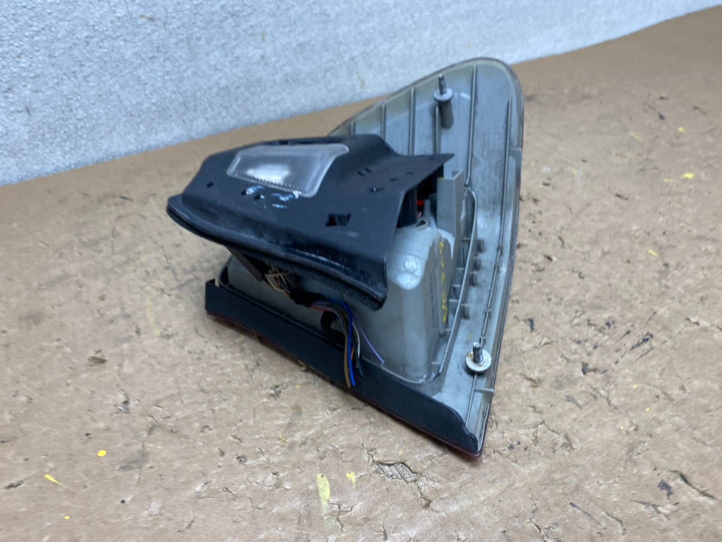 2002 -  2005 BMW 3 320i E46 Series Left Driver Side Tail Light V8309 DW5
