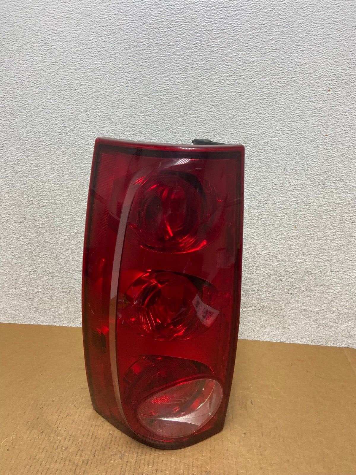 2007 to 2011 GMC Yukon Left Driver LH Side Tail Light AE0671 LK0