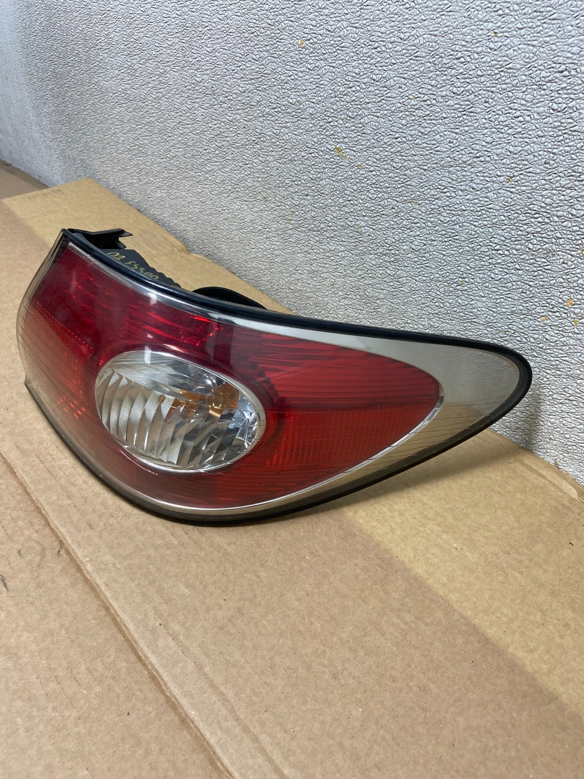 2002 to 2004 Lexus ES300 ES330 Right Passenger Side Tail Light OEM AB2565 DW1