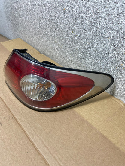 2002 to 2004 Lexus ES300 ES330 Right Passenger Side Tail Light OEM AB2565 DW1