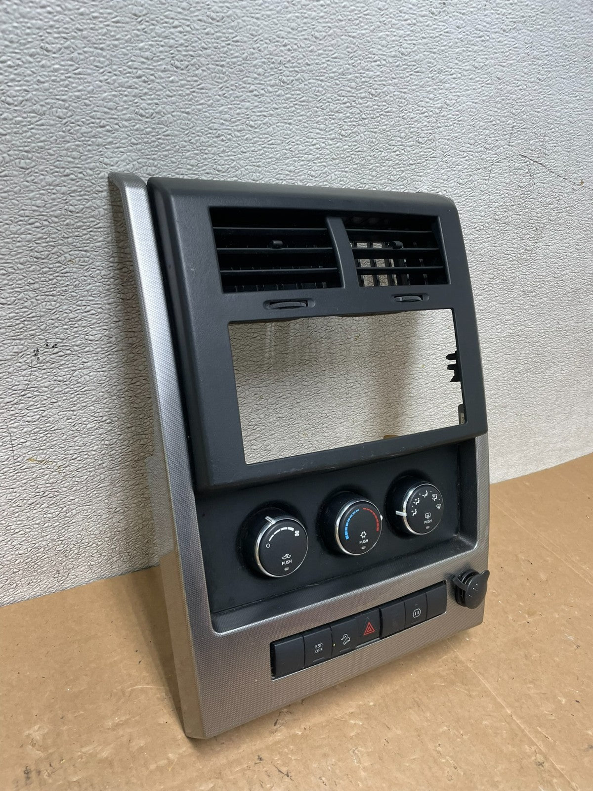 2008 to 2012 Jeep Liberty Dash Climate Temperature Control Radio Bezel V5050 DG2