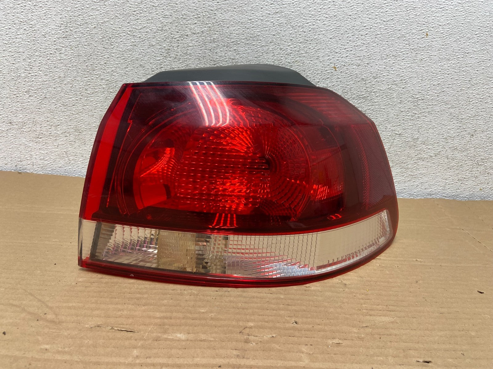 2010 to 2014 Volkswagen Golf & GTI Hatchback Right Side Tail Light AG8902 DW0