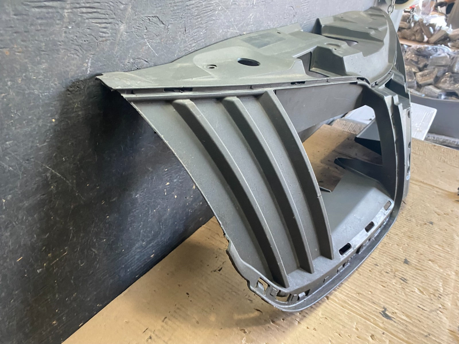 2010 to 2012 Lincoln MKT Grill Grille Support Panel Q0292 DG2