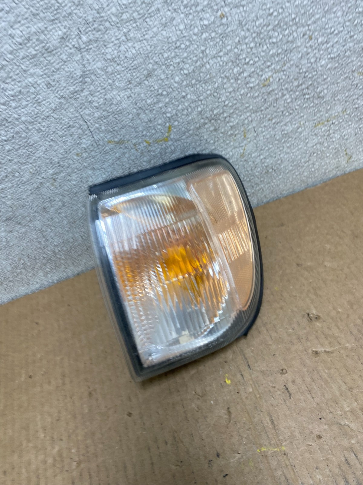 1999-2004 Nissan Pathfinder Front Left Driver Turn Signal W5034 DW2