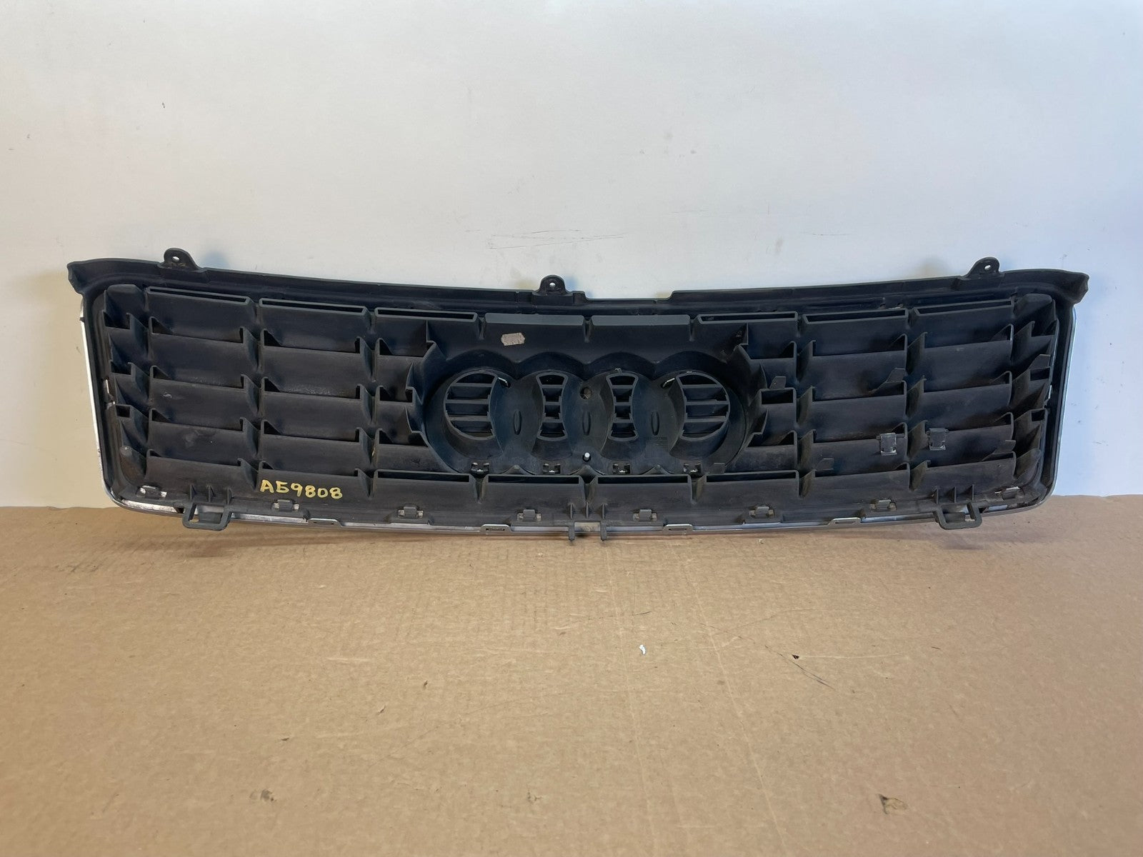 2000 to 2002 Audi A4 Upper Front Grill Grille ag9808 DG3