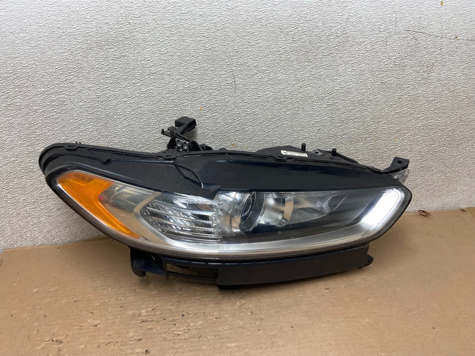 2013 to 2016 Ford Fusion Right Passenger Rh Side Headlight AB0197 DW0