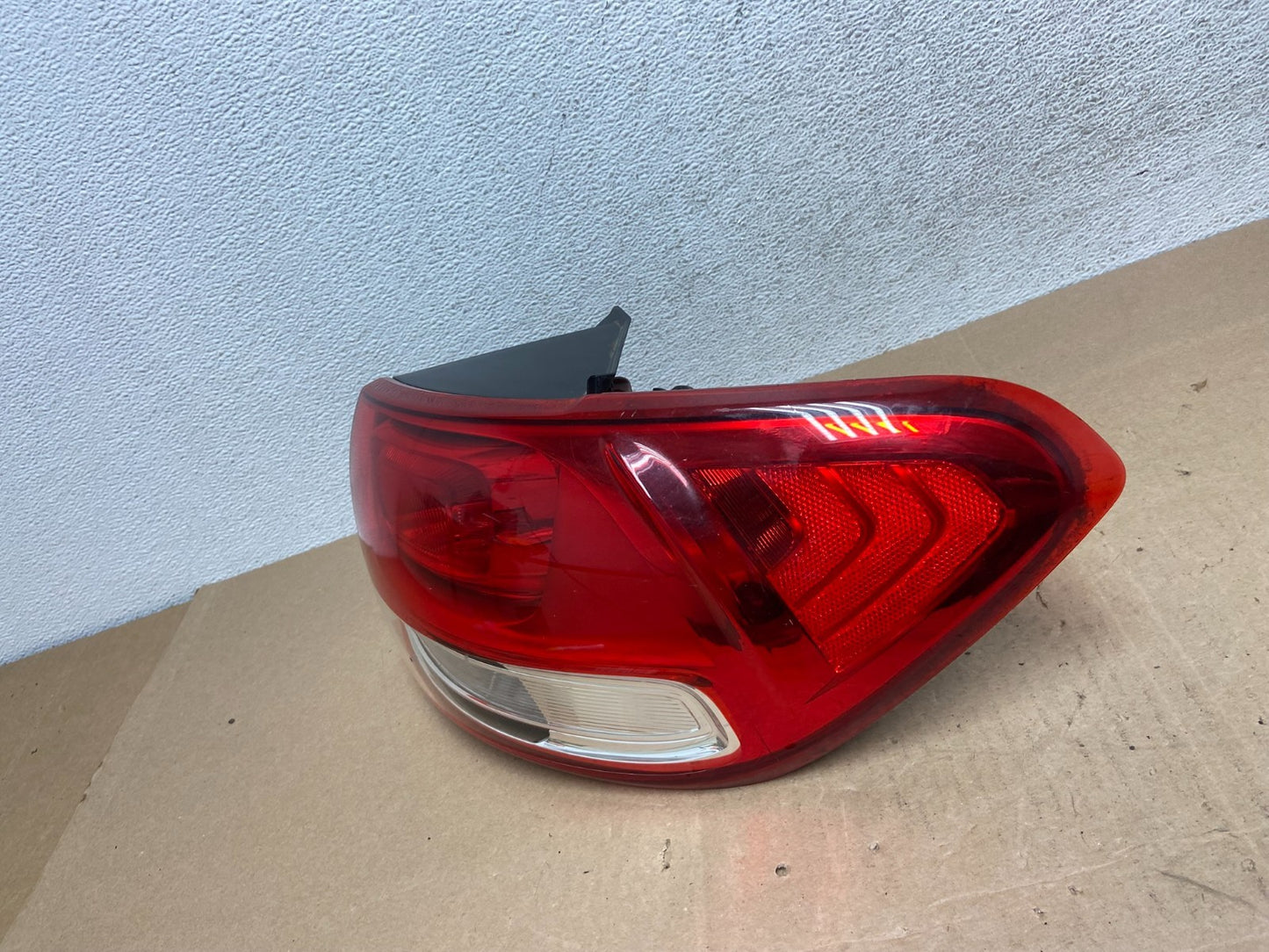 2016 to 2018 Kia Sorento Right Passenger RH Side Tail Light ae5008 DG1