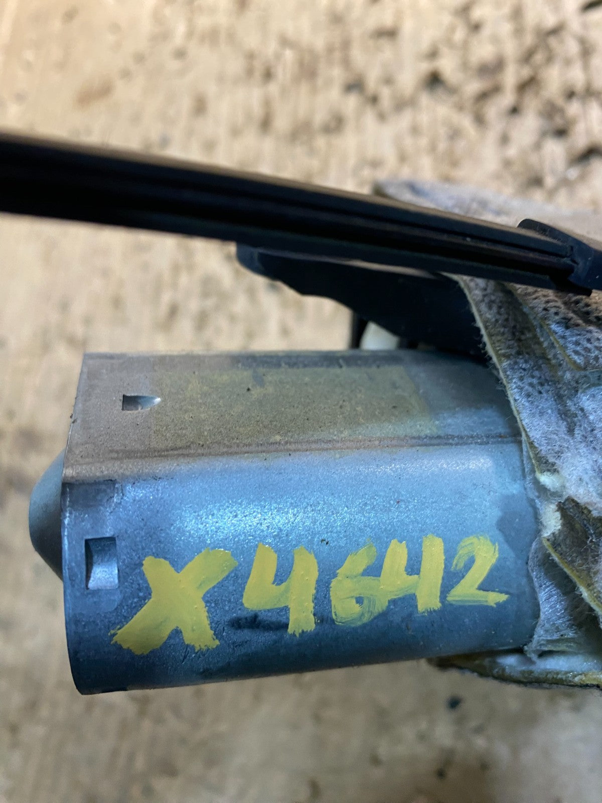2011 to 2019 Ford Explorer Rear Windshield Wiper Motor OEM X4642 DG7