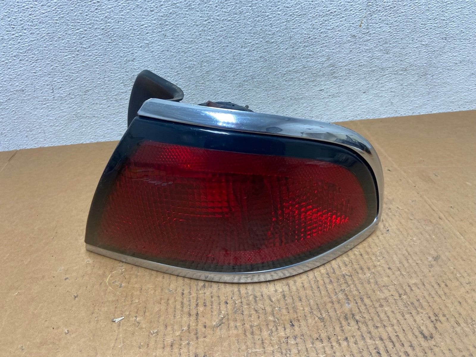 1997-1999 Buick Lesabre Right Passenger RH Side Tail Light AE0348 LK0