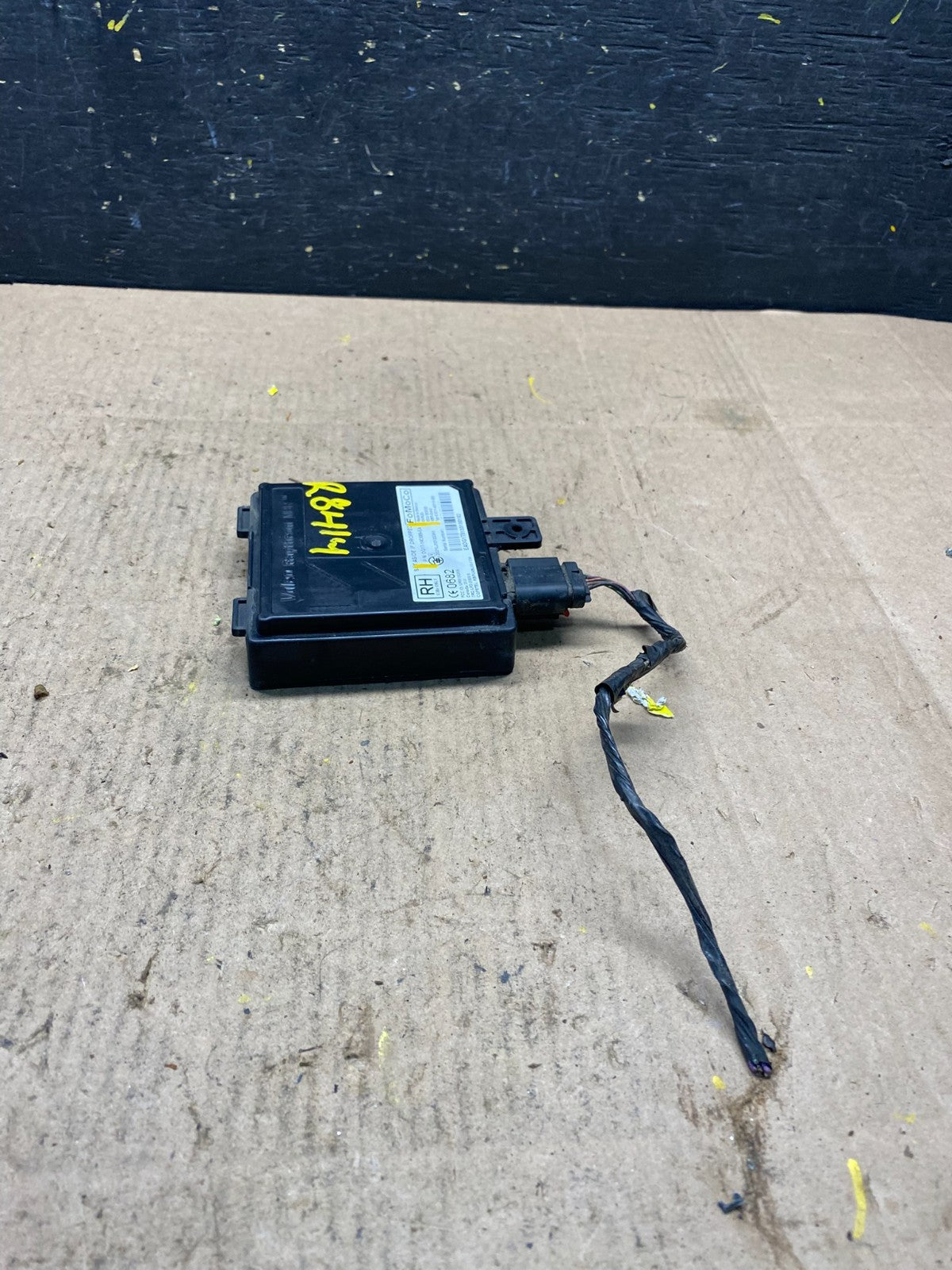 2013 to 2018 Ford Lincoln Rear Radar Blind Spot Module OEM R8414 DG4