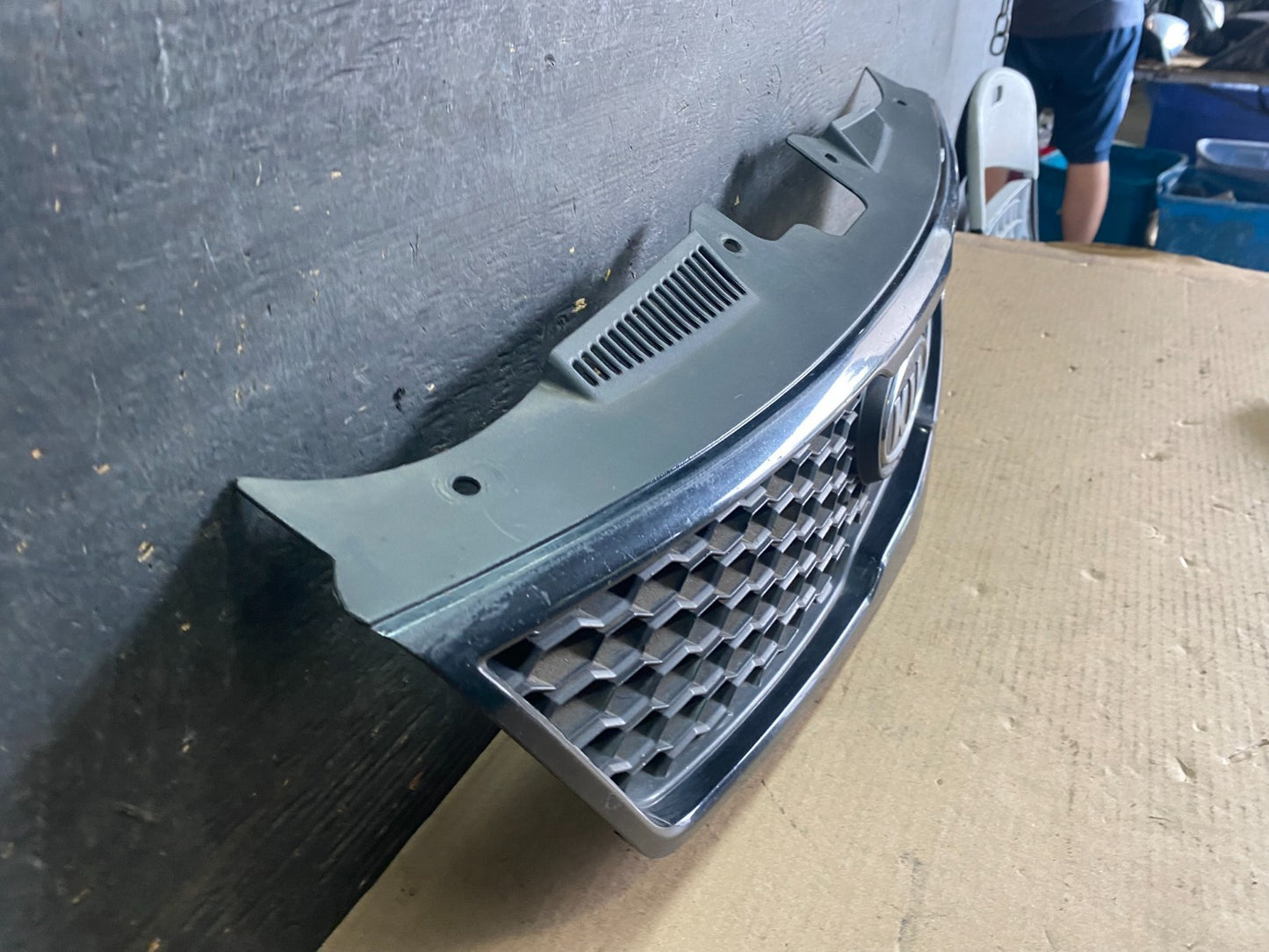 2010 to 2012 Kia Forte Koup Front Upper Grill Grille OEM S1330 DG2