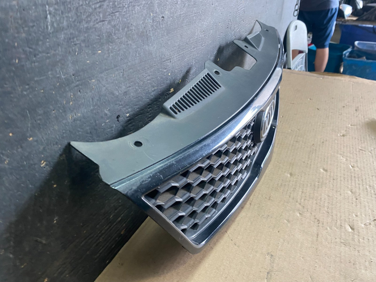2010 to 2012 Kia Forte Koup Front Upper Grill Grille OEM S1330 DG2