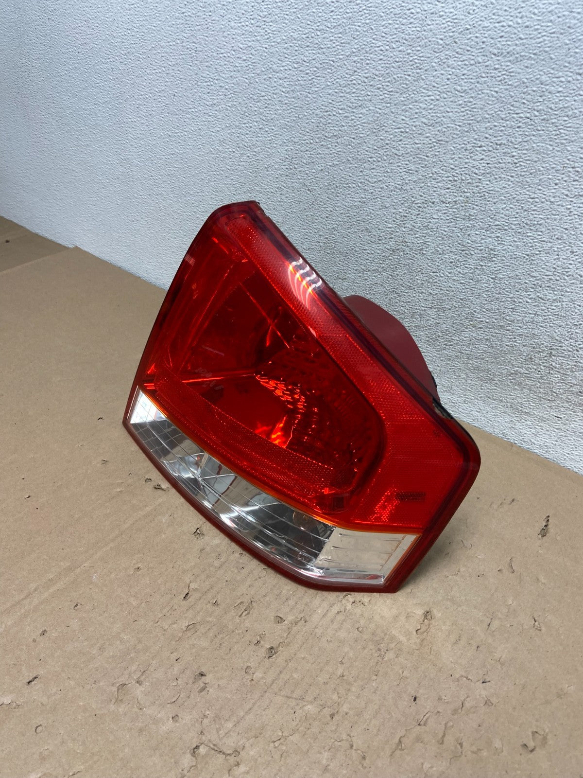 2007 to 2008 Kia Spectra Passenger Right RH Side Tail Light AG6796 DW1