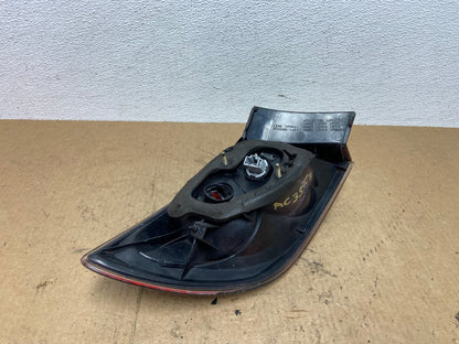 2004 2005 2006 Mazda 3 Hatchback Right Passenger Side Tail Light OEM AC3563 LK5