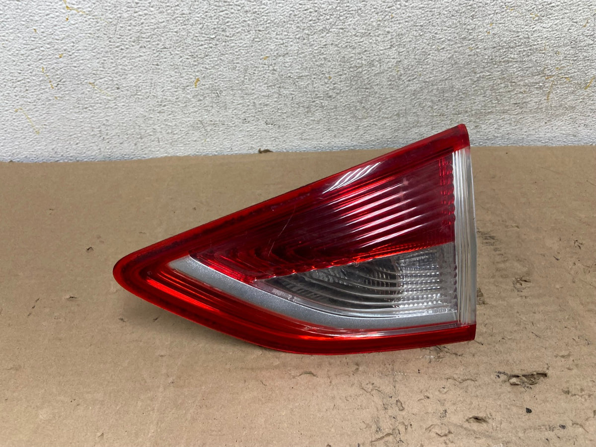 2013 to 2016 Ford Escape Right Passenger RH Side Inner Tail Light AI1128 LK0