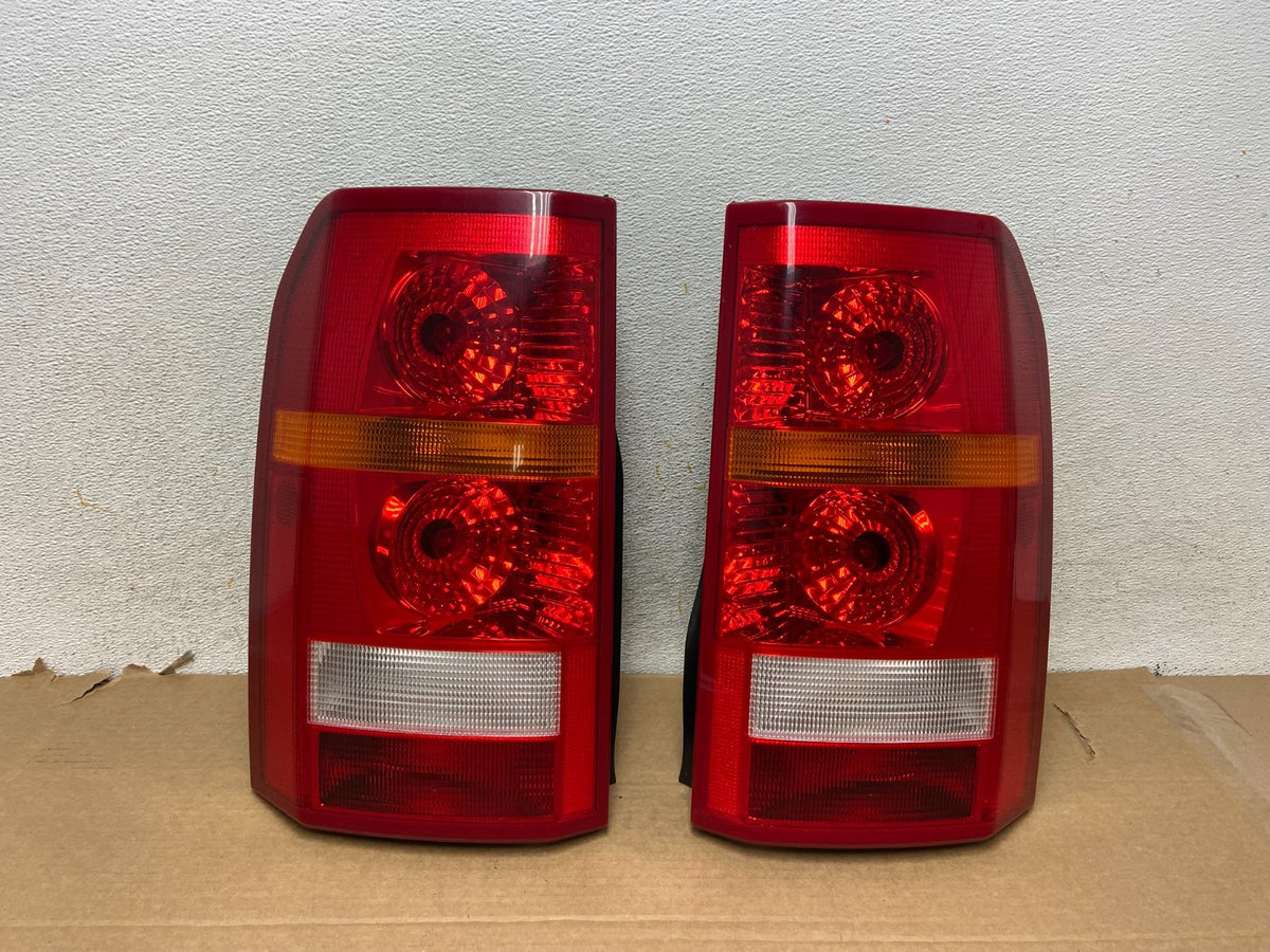 2005 - 2009 Land Rover LR3 Left+Right Side Tail Lights AH3098 DW0