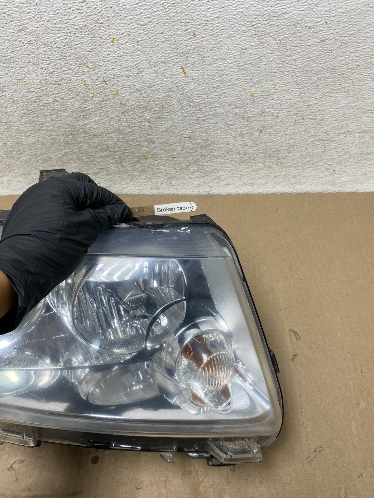 2011-2013 Jeep Grand Cherokee Right Passenger Xenon Headlight AH6799 DW9