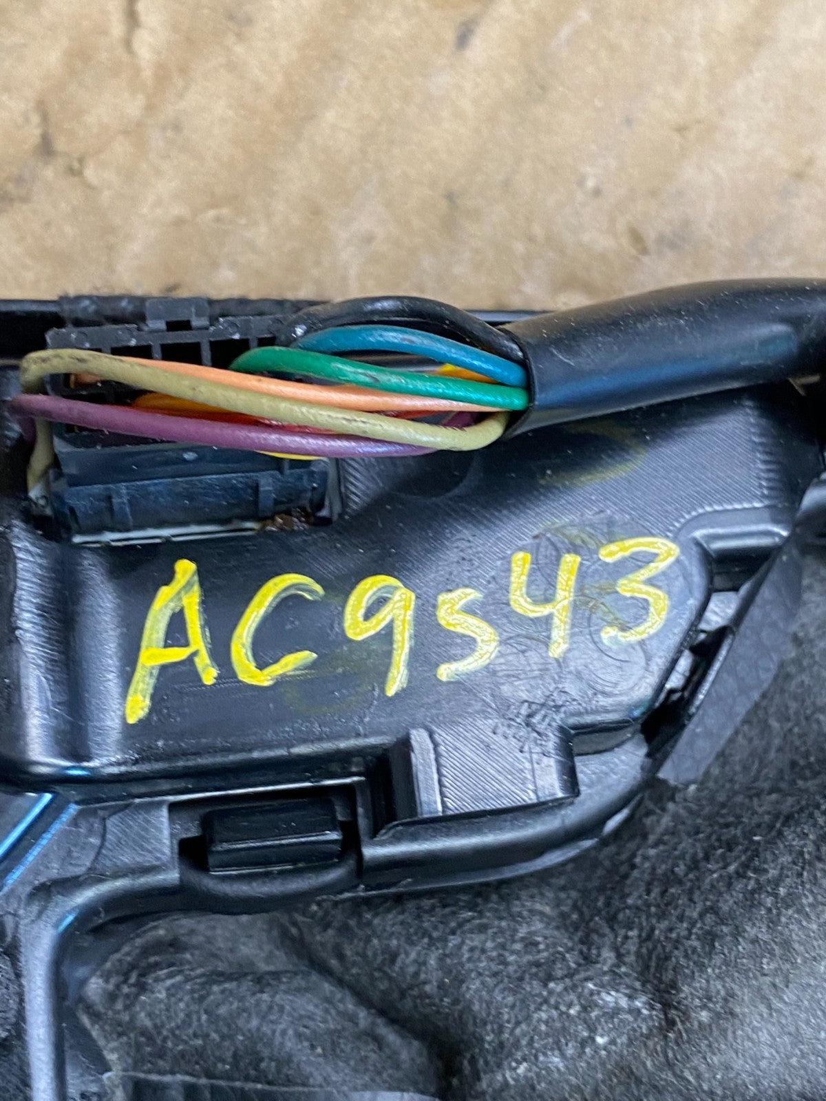 2012 to 2017 Hyundai Azera Center Console Shifter Bezel Trim ab3148 DG5