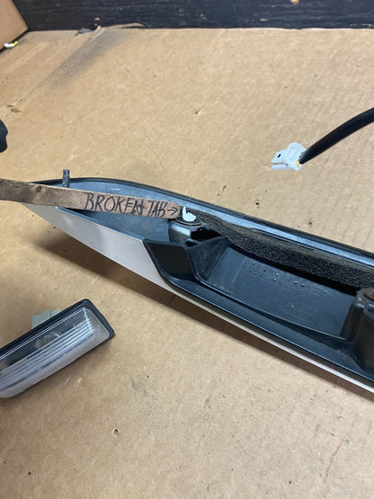 2015 to 2018 Nissan Murano Rear Right Side Liftgate Spoiler Molding N89957