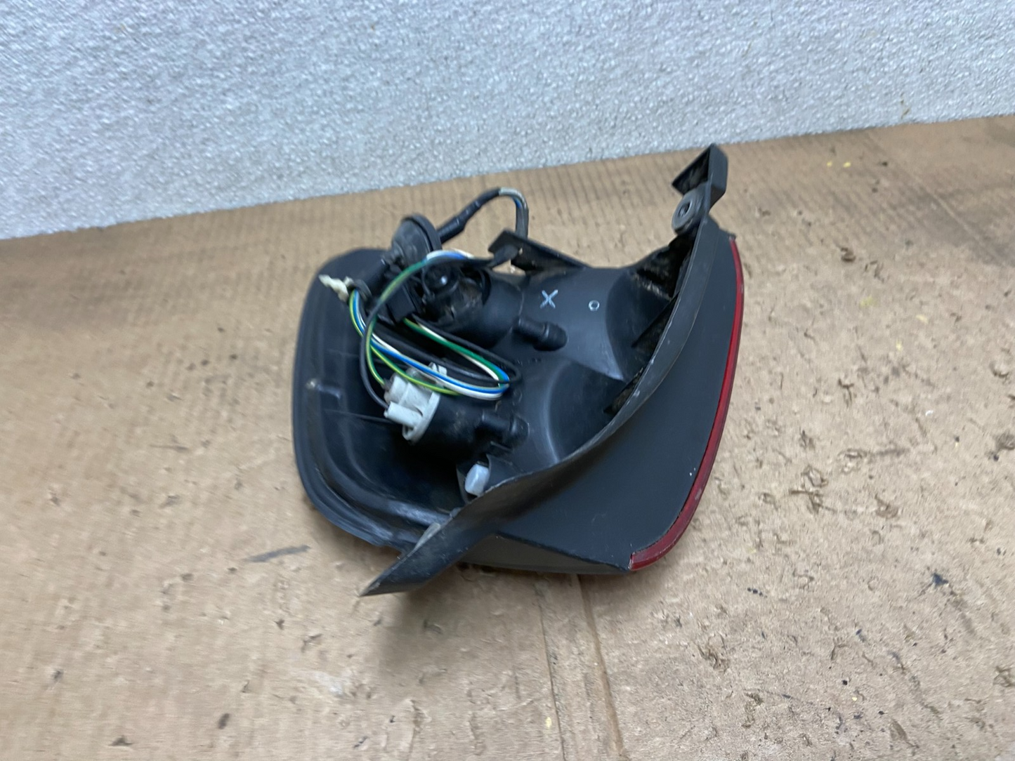 1998 to 2002 Suzuki Esteem Station Wagon Left Driver Side Tail Light AA71303