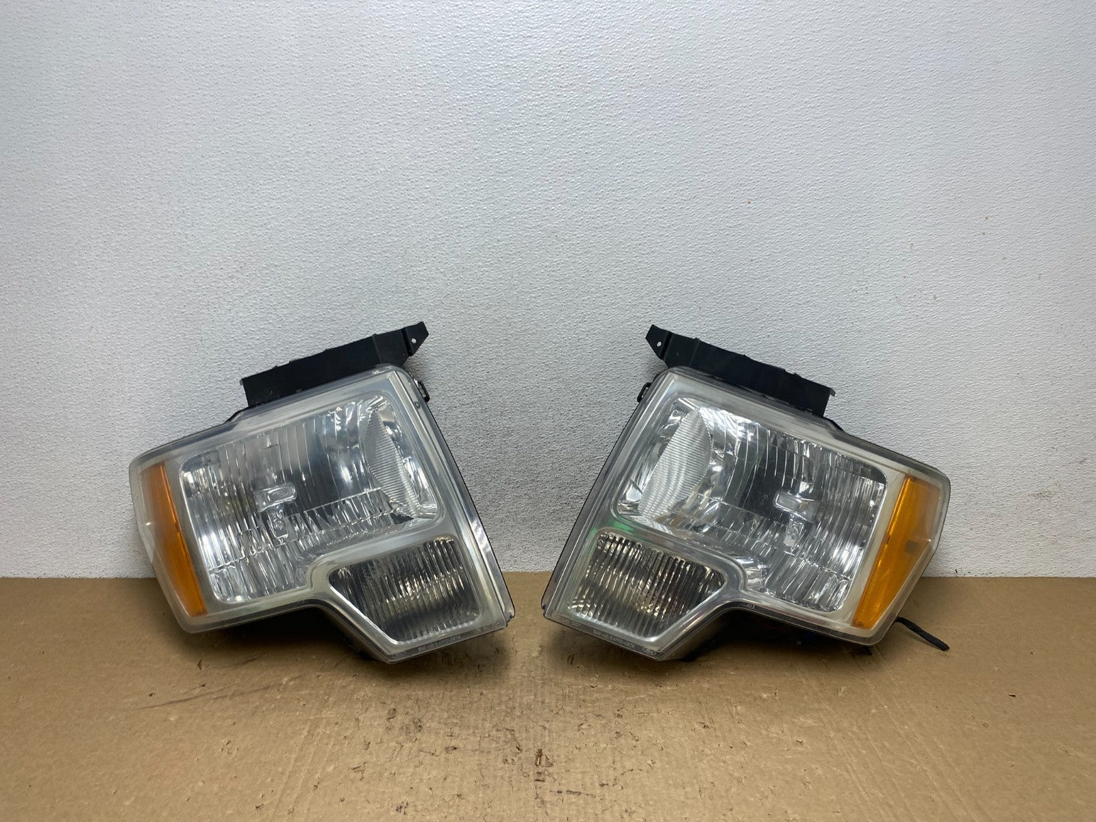 2009 to 2014 Ford F-150 F150 Left+Right Halogen Headlights AG1368 DW0