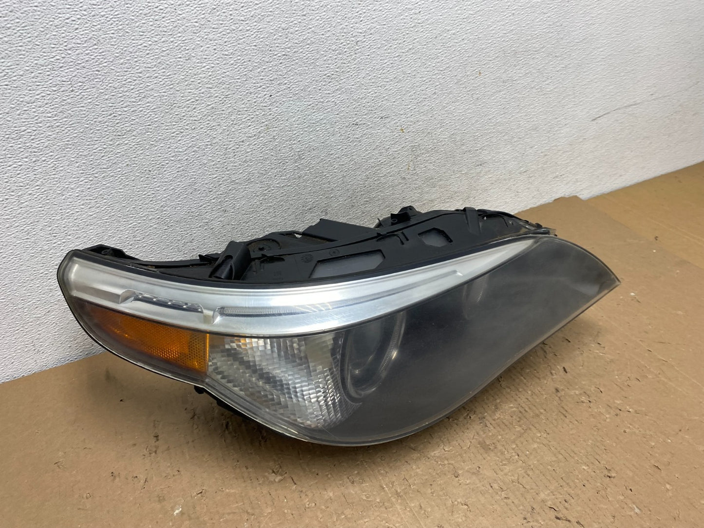 2004 to 2007 BMW 525i 5 Series Headlight Right Passenger Xenon AFS AD8809 DW2