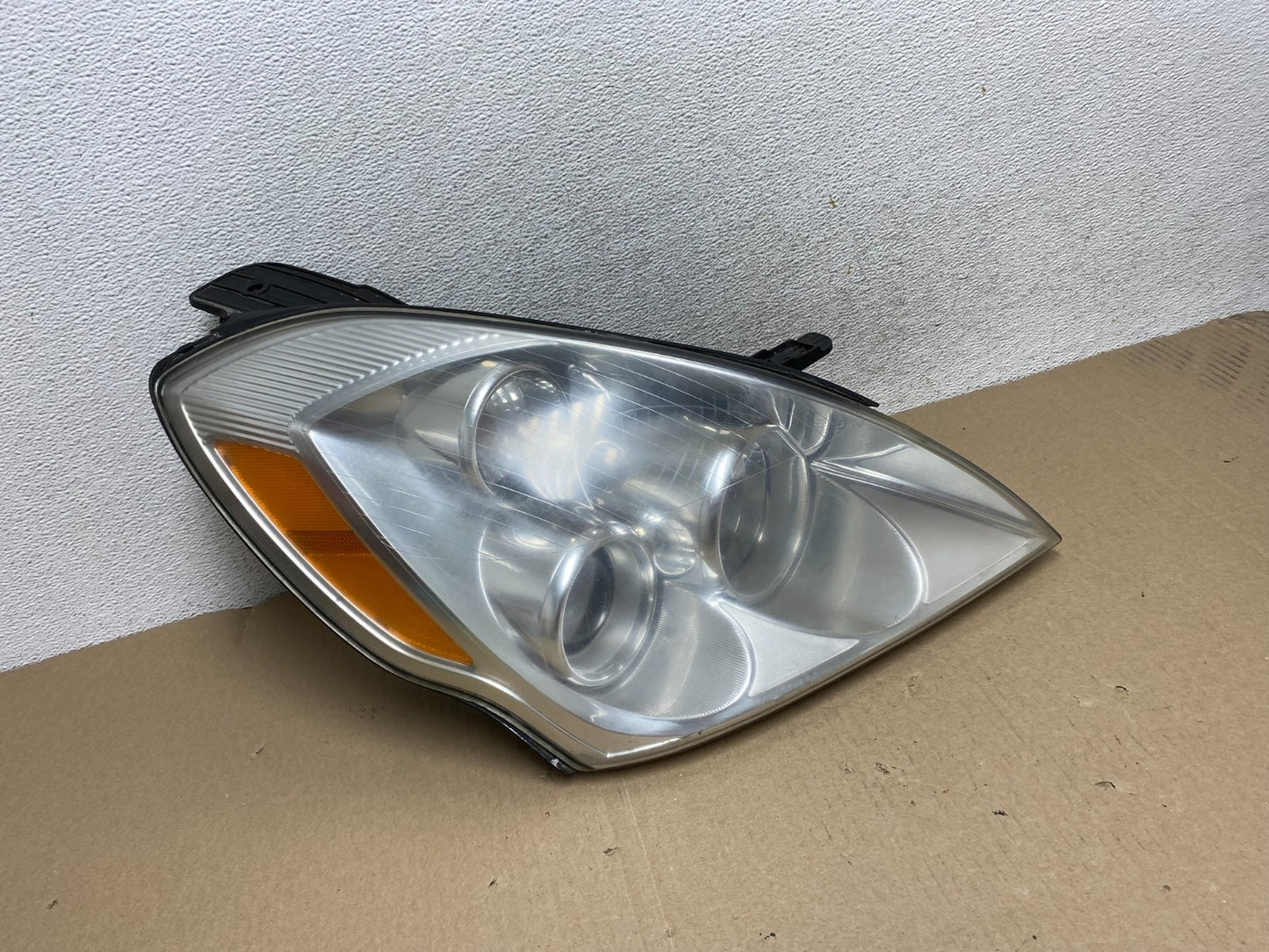 2007 - 2010 Hyundai Entourage Right Passenger Halogen Headlight AG6818 DW0