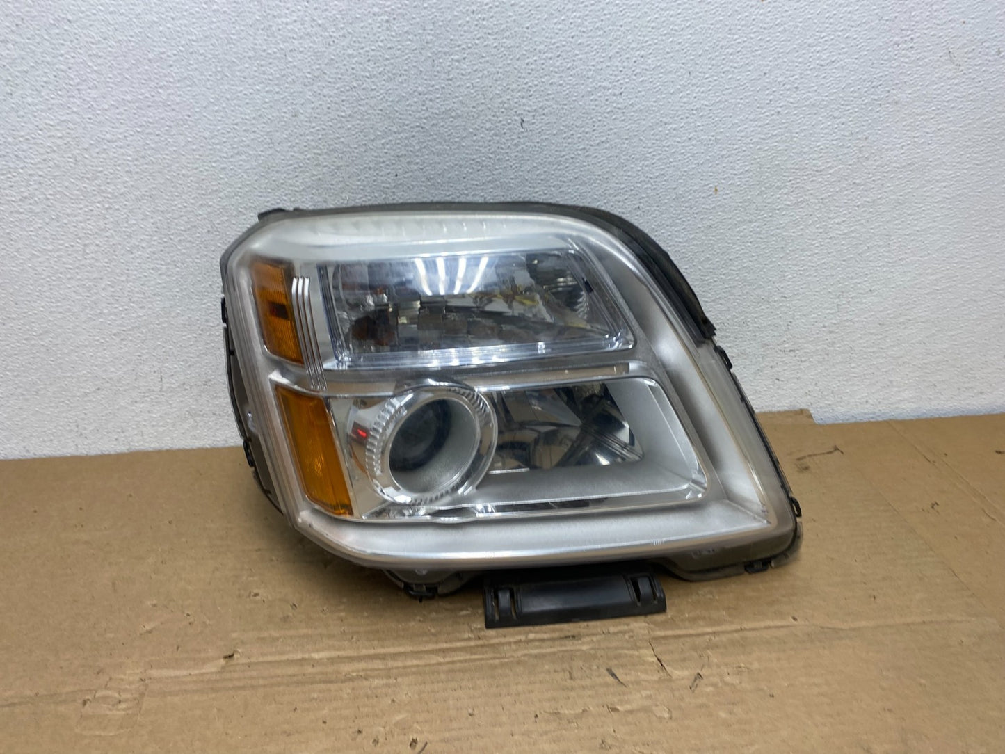 2010 to 2015 GMC Terrain Halogen Passenger Right Rh Side Headlight AD3961 DW0