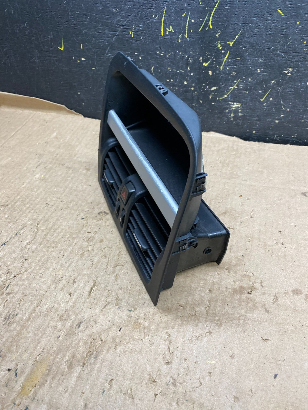 2010 to 2011 Volvo XC60 Center Console Air Vent Bezel Panel Trim  Oem Z1935 DG1