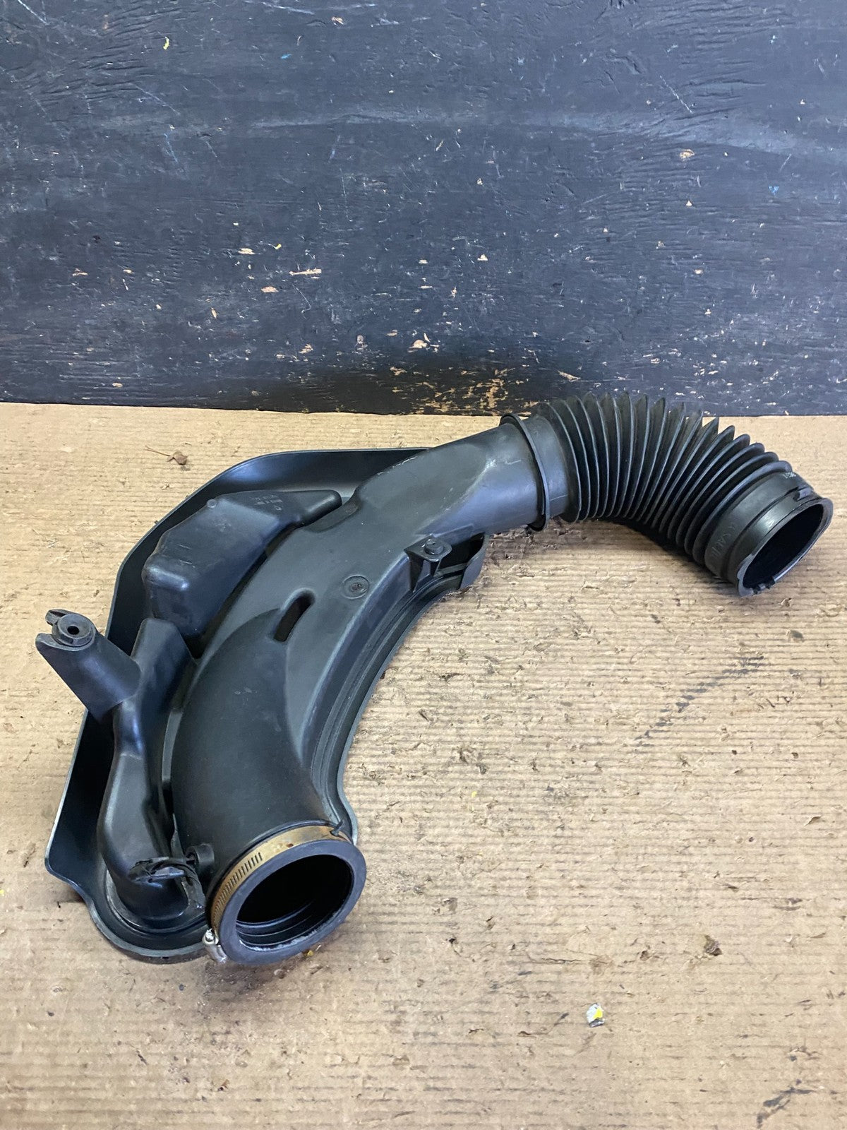 2011 to 2018 Chrysler 300 3.6L Air Intake Duct Tube Cleaner OEM S3584 DG7